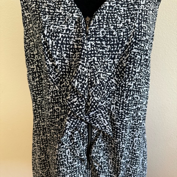 Halogen top women large 100% silk sleeveless zipper front ruffle vneck blouse - Picture 3 of 9